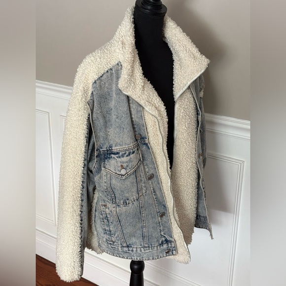 Denim Jacket in Bear Hug
BLANKNYC size L - Picture 2 of 8
